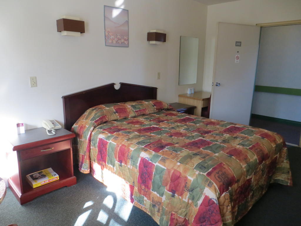 City Centre Motel Ванкувър Стая снимка