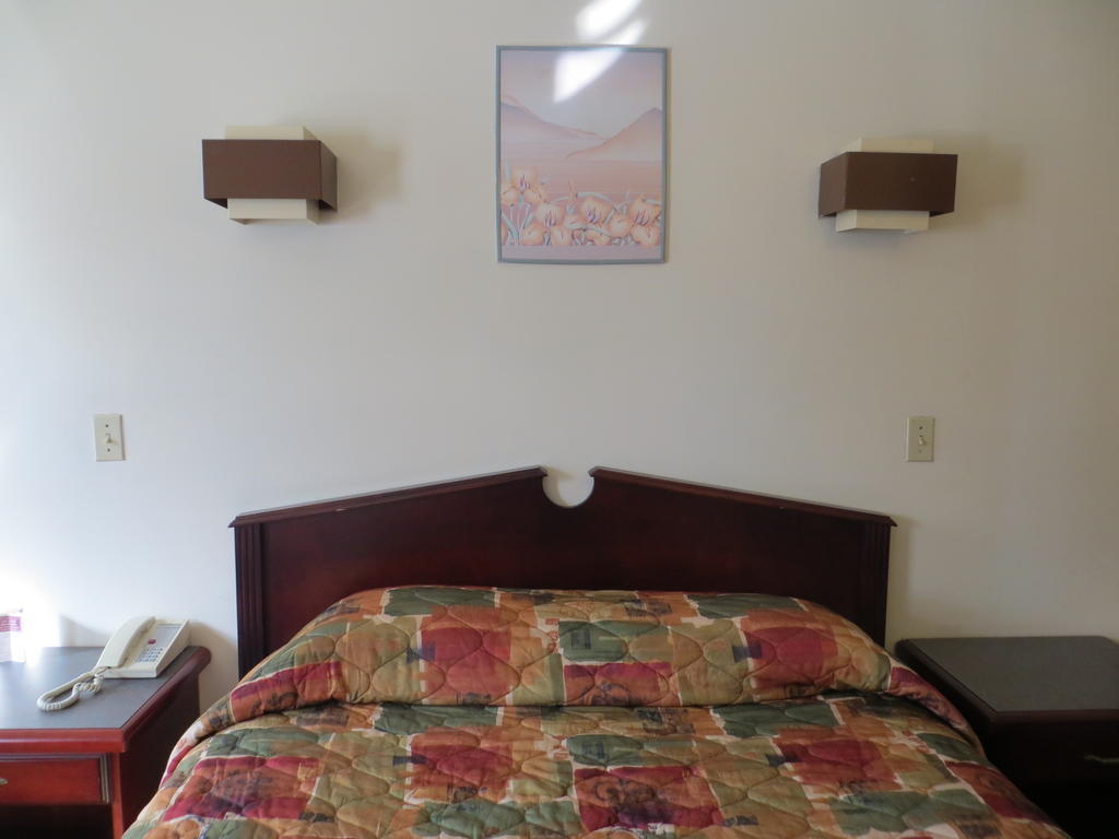 City Centre Motel Ванкувър Стая снимка