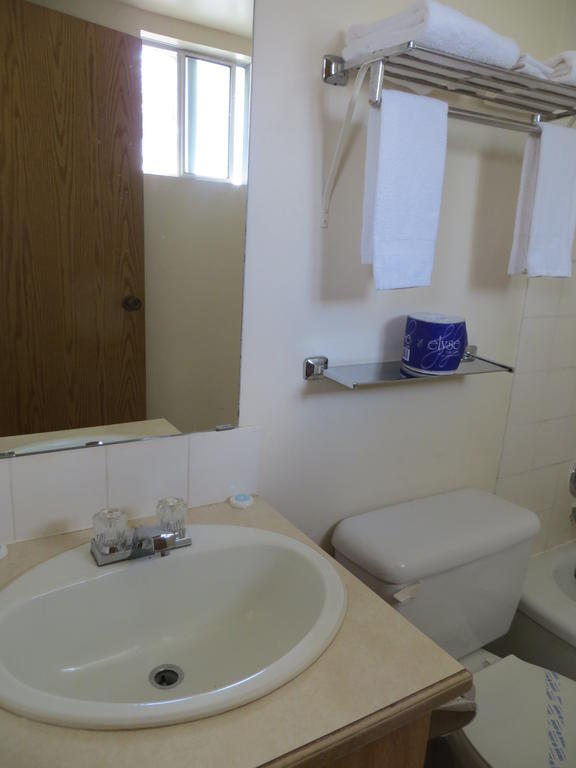 City Centre Motel Ванкувър Стая снимка
